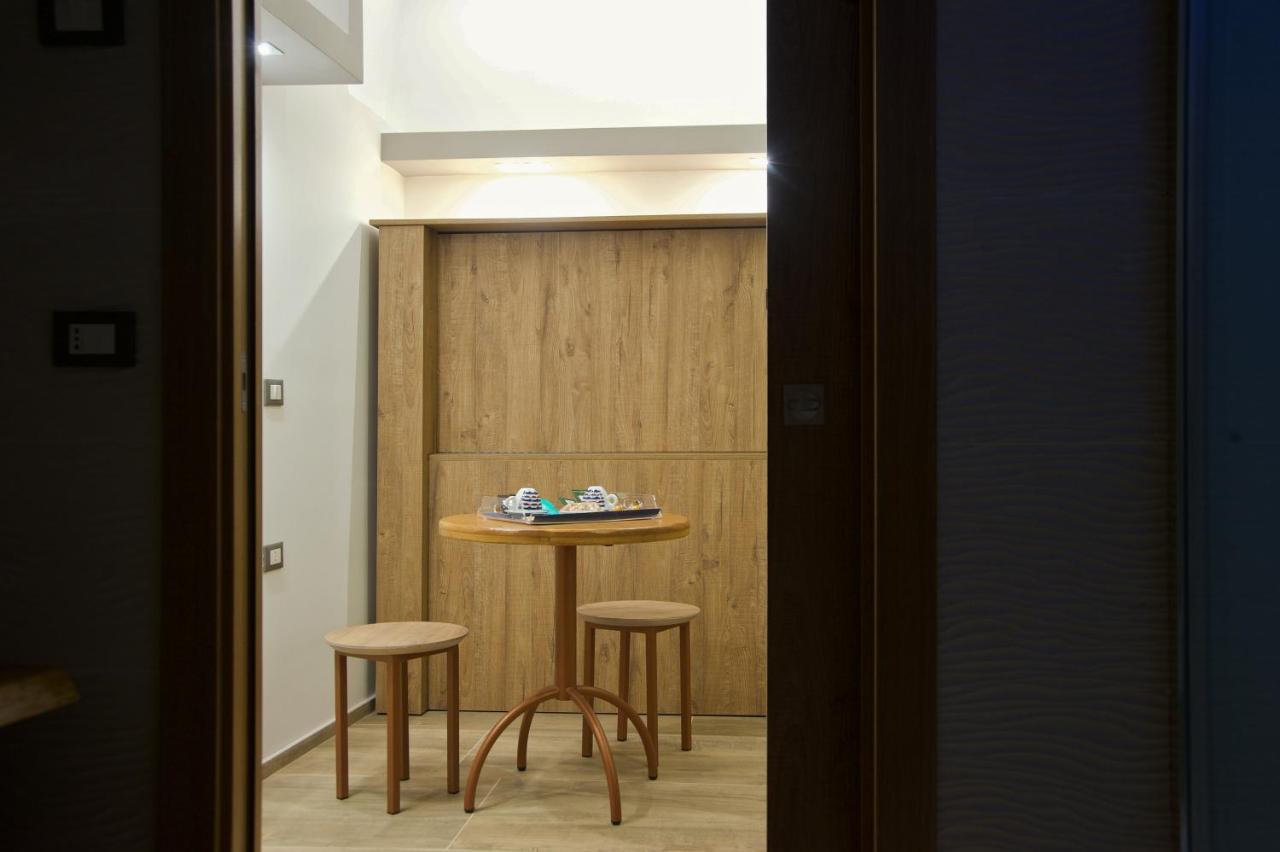 B&B Del Corso Foggia Con Parcheggio Custodito ภายนอก รูปภาพ