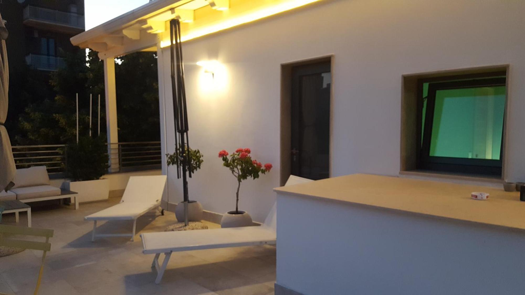 B&B Del Corso Foggia Con Parcheggio Custodito ภายนอก รูปภาพ
